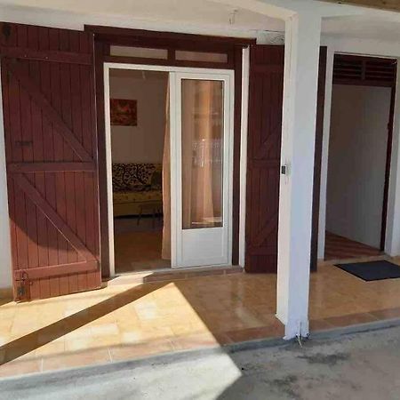 Appartement A Proximite De La Plage Du Bourg ! Сент-Анн Экстерьер фото