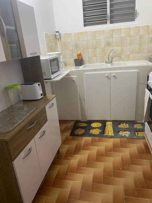 Appartement A Proximite De La Plage Du Bourg ! Сент-Анн Экстерьер фото