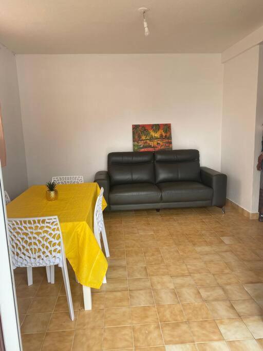 Appartement A Proximite De La Plage Du Bourg ! Сент-Анн Экстерьер фото