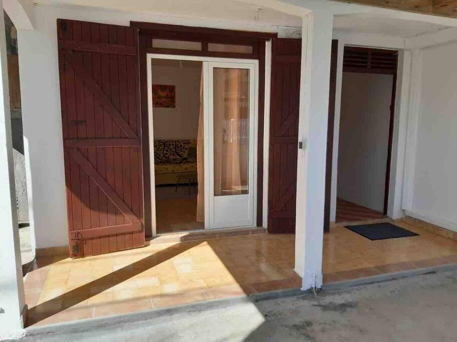 Appartement A Proximite De La Plage Du Bourg ! Сент-Анн Экстерьер фото