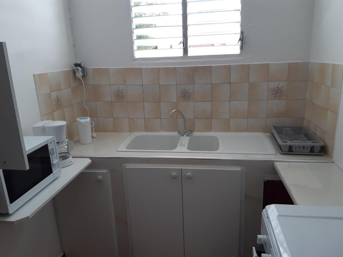 Appartement A Proximite De La Plage Du Bourg ! Сент-Анн Экстерьер фото